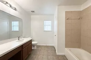 910 Staffordale Manor Ln, Houston, TX 77047 - Photo 8