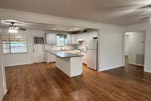 204 Meadow Ln, Brenham, TX 77833 - Photo 2