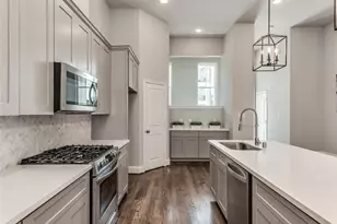 605 W 24th St, Houston, TX 77008 - Photo 4