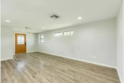 640 Whitten Street, Clute, TX 77531 - Photo 4