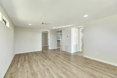 640 Whitten Street, Clute, TX 77531 - Photo 6