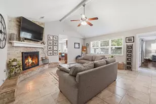 900 Sunnybrook Ln, Baytown, TX 77521 - Photo 4