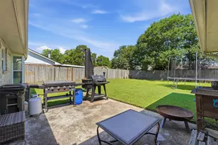 900 Sunnybrook Ln, Baytown, TX 77521 - Photo 22