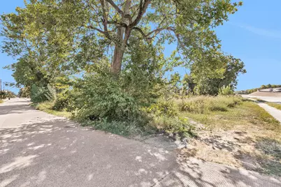 5025 Falls Street, Houston, TX 77026 - Photo 2