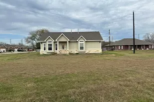 825 Mossey Dr, La Porte, TX 77571 - Photo 2