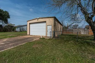 1310 Brazos St, Hempstead, TX 77445 - Photo 32