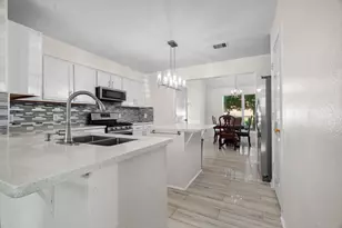 8006 Saffron Ln, Baytown, TX 77521 - Photo 10