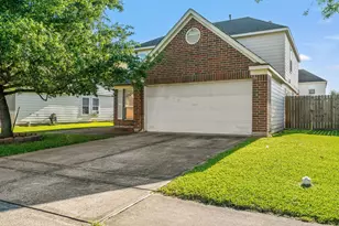 8006 Saffron Ln, Baytown, TX 77521 - Photo 2