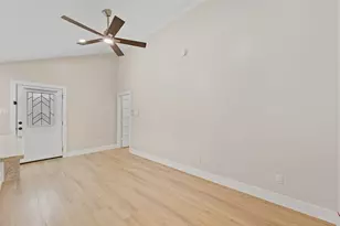 10930 White Thorn St, Houston, TX 77016 - Photo 10