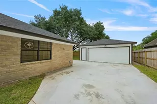 8811 Tavistock Dr, Houston, TX 77031 - Photo 16