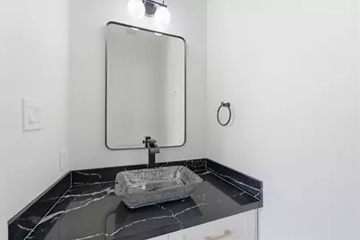 724 E 33rd Street, Houston, TX 77022 - Photo 8