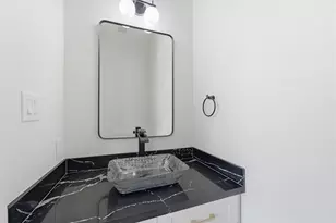 724 E 33rd St, Houston, TX 77022 - Photo 8