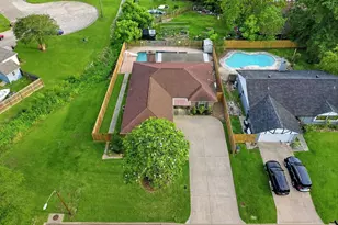5424 Bramble Ln, Dickinson, TX 77539 - Photo 2