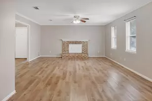 2002 Derby Dr, Conroe, TX 77303 - Photo 2