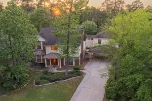 10 Feather Fall Pl, The Woodlands, TX 77381 - Photo 2