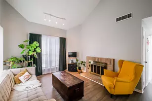 10122 Waterstone Dr, Houston, TX 77042 - Photo 2