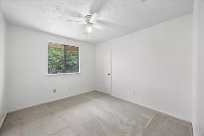 8915 Lakeside Forest Drive, Houston, TX 77088 - Photo 14