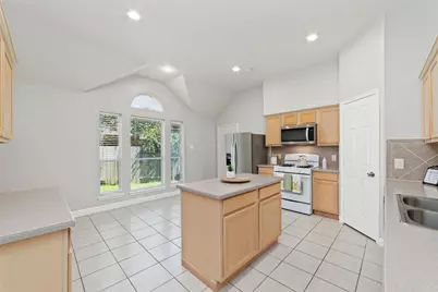 8503 Ivanhoe Springs Drive, Houston, TX 77083 - Photo 18