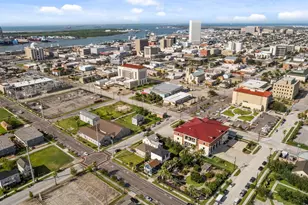 808 27th St, Galveston, TX 77550 - Photo 32