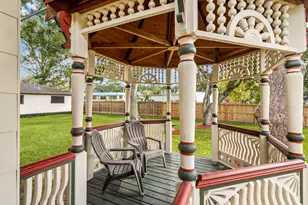 816 W Adoue St, Alvin, TX 77511 - Photo 24