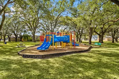 816 W Adoue Street, Alvin, TX 77511 - Photo 34