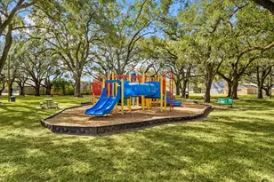 816 W Adoue St, Alvin, TX 77511 - Photo 34