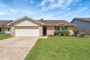 109 Country Ln, League City, TX 77573 - Photo 4