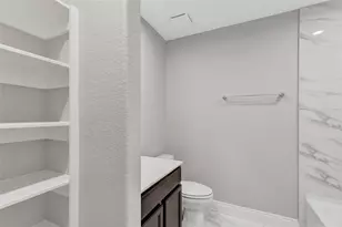 214 Kickapoo Dr, Anahuac, TX 77514 - Photo 18