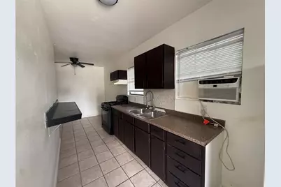 938 Zoe Street #1, Houston, TX 77020 - Photo 2