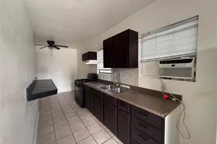 938 Zoe St, Houston, TX 77020 - Photo 2