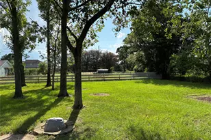 1935 S Cherry St, Tomball, TX 77375 - Photo 8