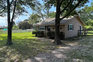 1935 S Cherry St, Tomball, TX 77375 - Photo 4
