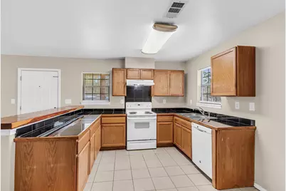 14236 E Ravine Run, Willis, TX 77318 - Photo 14