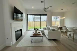 2704 Maxroy Dr, Houston, TX 77007 - Photo 10