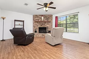 806 E Wildwood Dr, Village Mills, TX 77663 - Photo 10