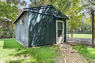 806 E Wildwood Dr, Village Mills, TX 77663 - Photo 34