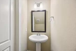 2611 Shady Woods Ln, Houston, TX 77008 - Photo 18