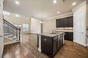 2611 Shady Woods Ln, Houston, TX 77008 - Photo 2