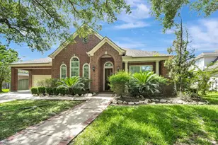 15511 Pinenut Bay Ct, Houston, TX 77059 - Photo 2