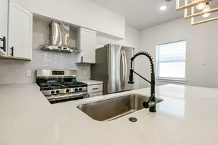2119 Carter St, Houston, TX 77008 - Photo 10