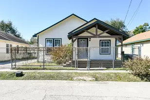 2119 Carter St, Houston, TX 77008 - Photo 1