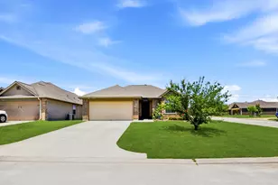 100 Oakwood Ct, Huntsville, TX 77320 - Photo 2