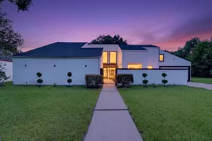 11923 Riverview Dr, Houston, TX 77077 - Photo 2