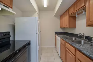 2121 Fountain View Dr, Houston, TX 77057 - Photo 4