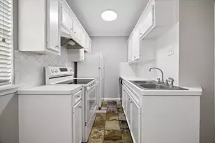 3618 Garrott St, Houston, TX 77006 - Photo 2