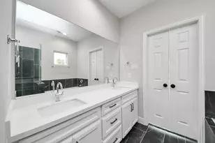 6910 J W Peavy Dr, Houston, TX 77011 - Photo 18