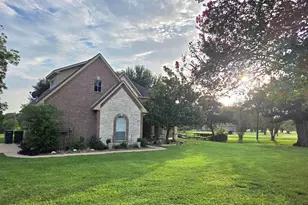 211 Brazos Hill Ln, Sealy, TX 77474 - Photo 2