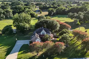 211 Brazos Hill Ln, Sealy, TX 77474 - Photo 2
