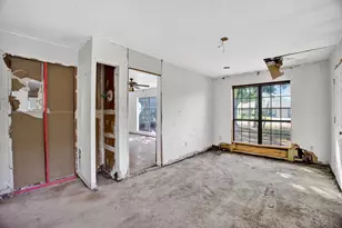 9022 Beverly Hill St, Houston, TX 77063 - Photo 22