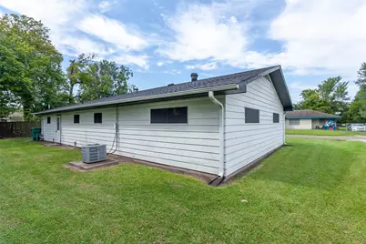 909 W Curtis Avenue, Orange, TX 77630 - Photo 20